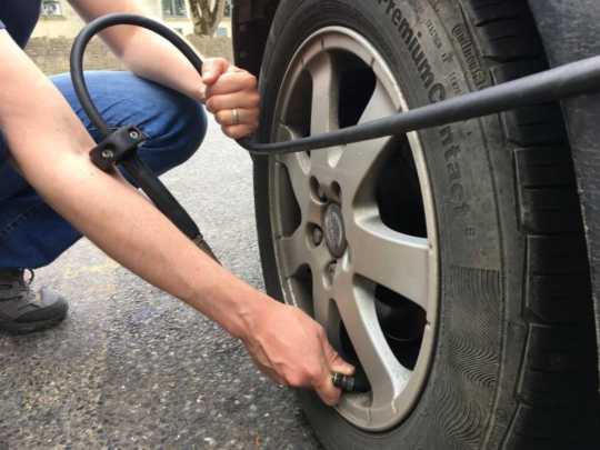 checking tyre pressure