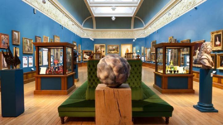 Victoria art gallery inside