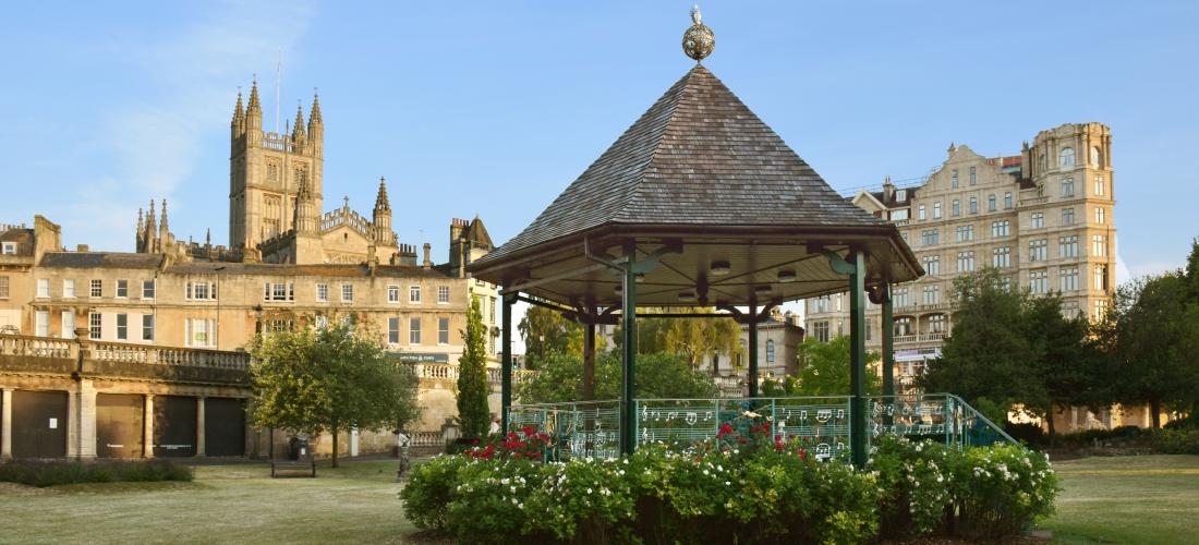Parade Gardens bandstand with Bath Abbey backdrop