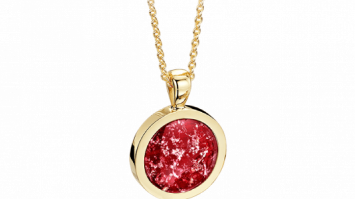 gold and ruby round pendant